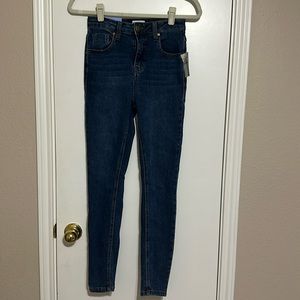 Never Worn! Tags still on! Women’s Skinny Jeans Size 26